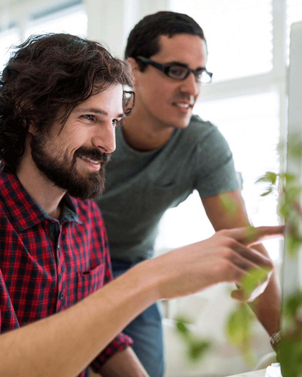 Collaboration entre développeurs sur un projet digital